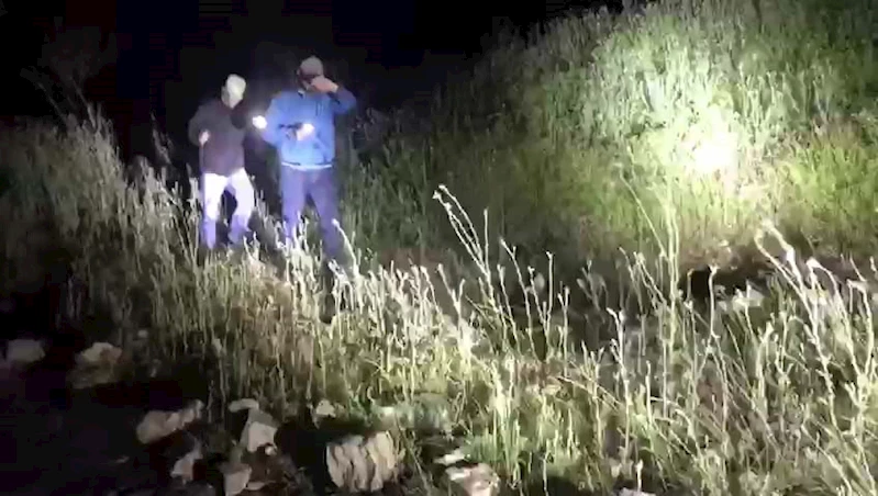 Botları patlayarak baraj göletinde mahsur kalan 2 kişi kurtarıldı  - Videolu Haber