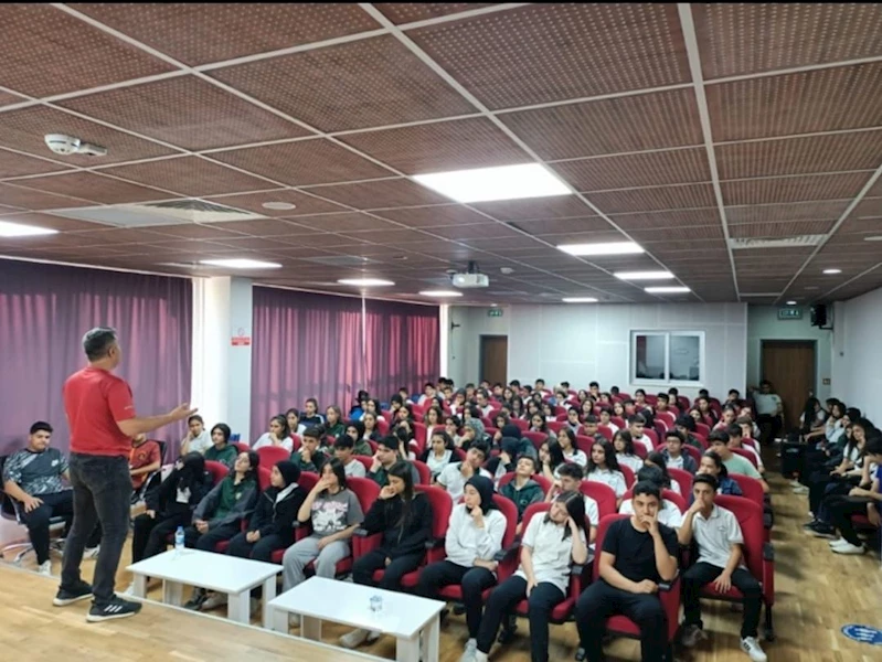 Polis ekipleri ‘Gençlik ve Güvenli Gelecek Projesi’ ile öğrencileri bilgilendiriyor 