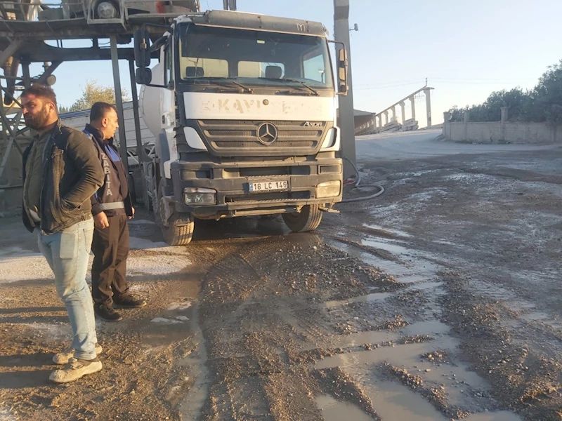 Yola beton döken sürücü cezadan kaçamadı 