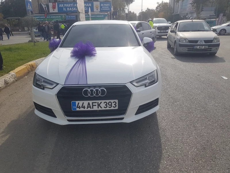 Adıyaman’da gelin arabası ile motosiklet çarpıştı