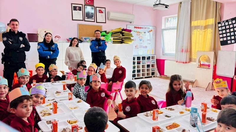 Adıyaman’da polis ekipleri öğrencilerle buluştu