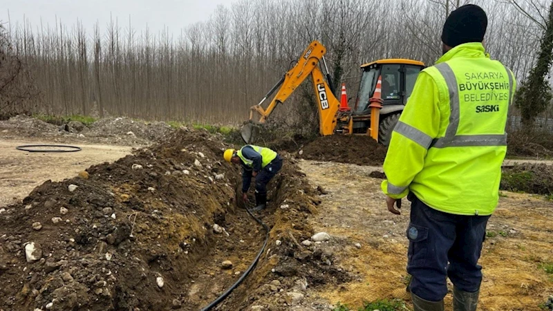 Büyükşehir Akyazı’da 6 bin metrelik içme suyu hattını yeniliyor 