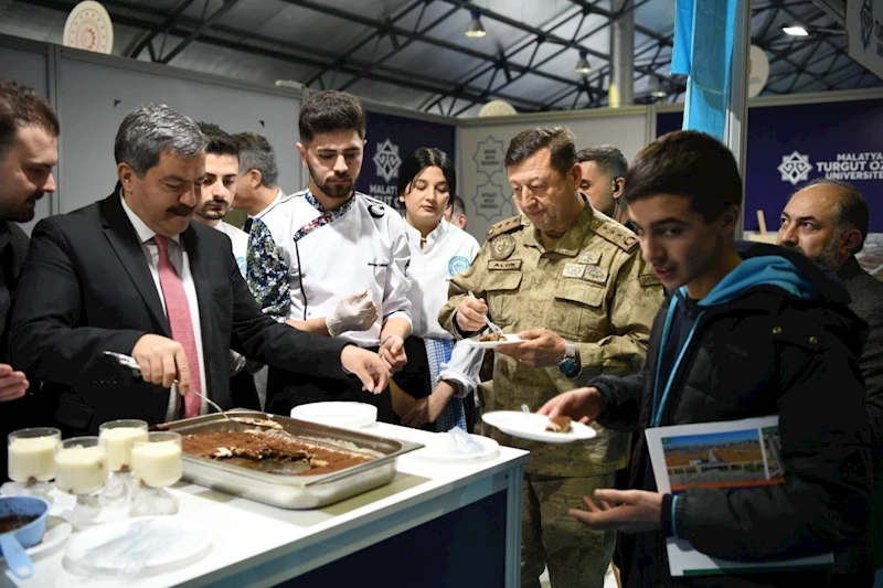Üniversite standına yoğun ilgi 