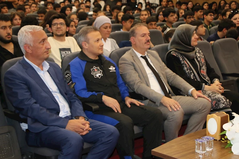 İlk Türk Astronot Alper Gezeravcı Adıyaman’da Lise öğrencileriyle bir araya geldi  