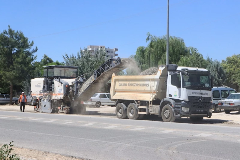 Deforme olan yollarda asfalt çalışması  - Videolu Haber