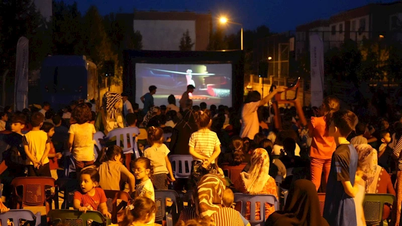 Adıyamanlı çocuklar açık hava sinemasını çok sevdi  - Videolu Haber