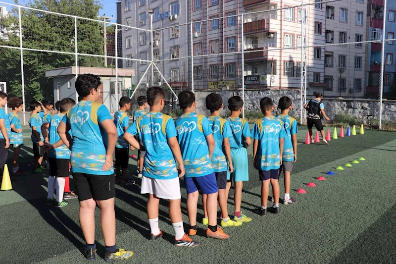 Çocuklar, taekwando ve futbol kursuna yoğun ilgi gösteriyor 