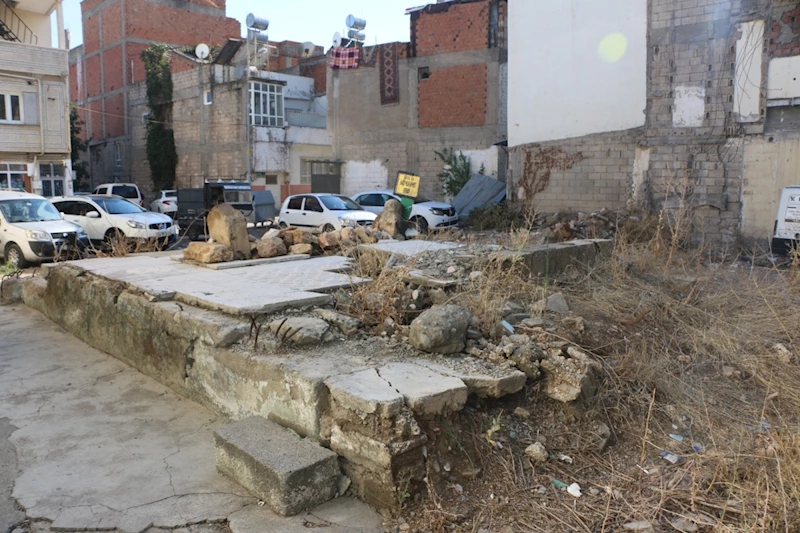 İzollu Baba Türbesi'nin içler acısı hali