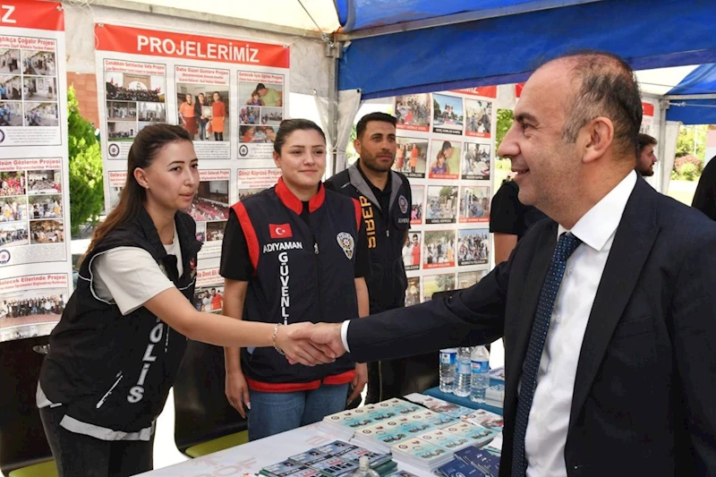 Adıyaman Emniyetinden üniversite öğrencilerine bilgilendirme standı 