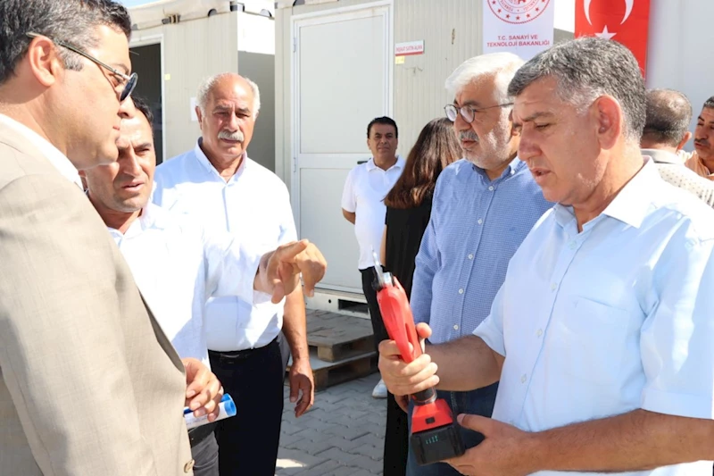 Adıyaman’da 46 çiftçiye budama makası desteği 