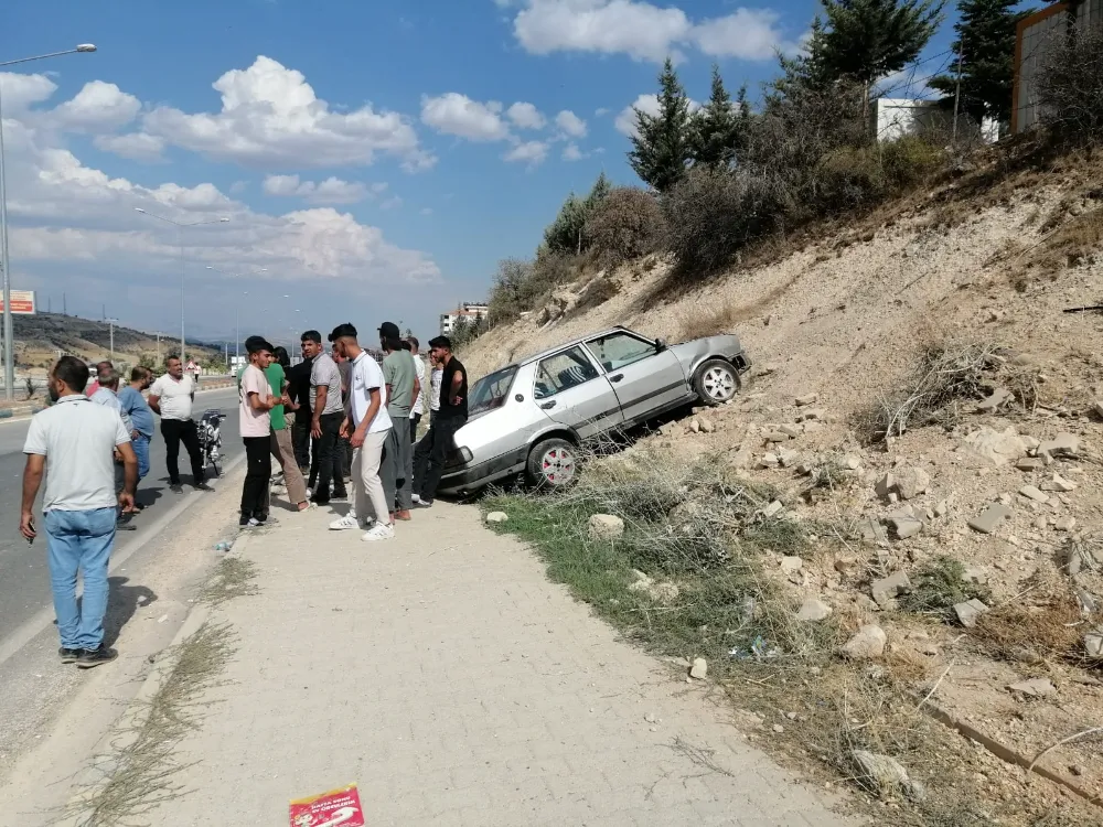 Besni’de kontrolden çıkan otomobil kaza yaptı