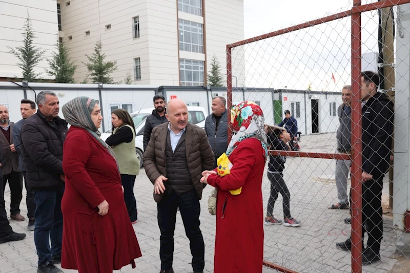 Vali Varol, Konteyner Kentlerde vatandaşları dinledi 