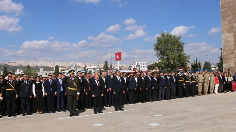 Adıyaman’da 29 Ekim Cumhuriyet Bayramı töreni: Atatürk Anıtı’na çelenk sunuldu