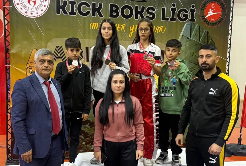 Besnili sporculardan kick boks şampiyonasında büyük başarı