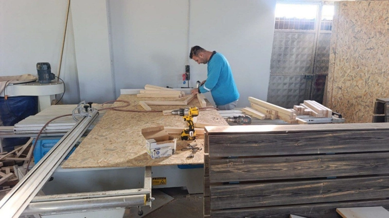 Depremde yıkılan depo ileri dönüşüm atölyesine dönüştürüldü: Yaklaşık 14 milyon TL tasarruf sağlandı  - Videolu Haber