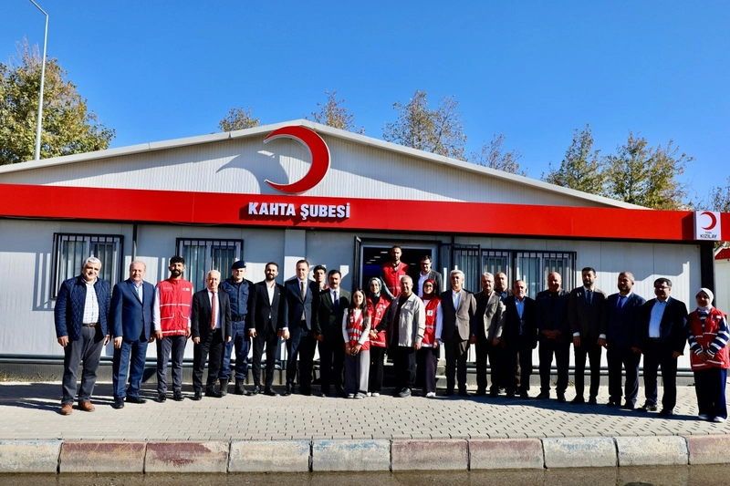 Kızılay Kahta Şubesi, yeni hizmet binasına taşındı 