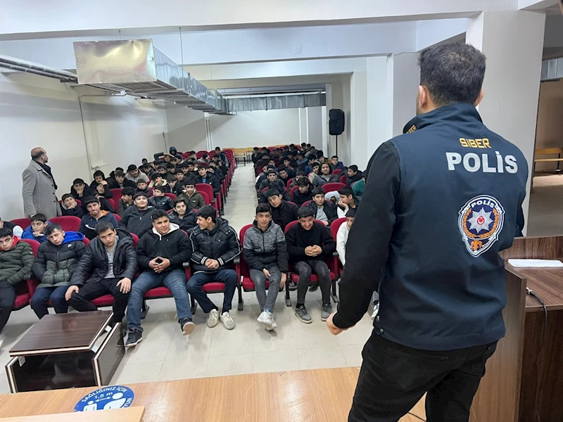 Polis ekipleri öğrencilere sosyal medya güvenliğini anlattı