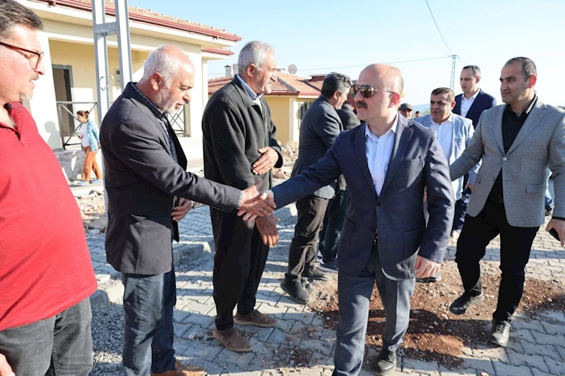 Börgenek Köyü’nde depremzedeler için inşa edilen köy evleri tamamlanma aşamasında 