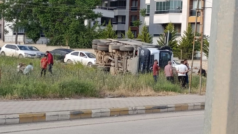 Adıyaman’da kamyon devrildi