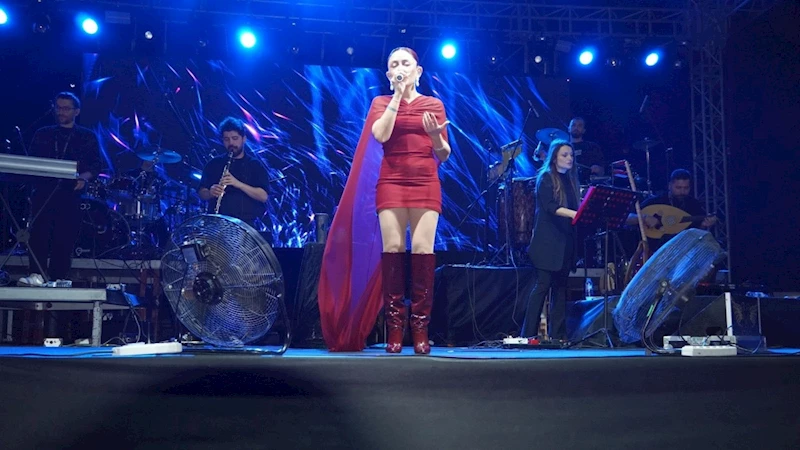 Adıyaman’da Melek Mosso ile 19 Mayıs coşkusu