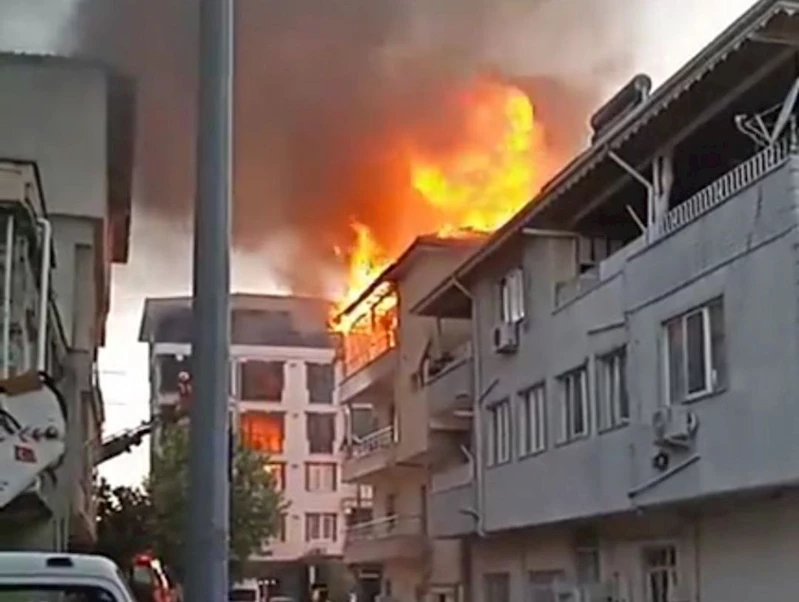 Mangaldan sıçrayan ateş evi yaktı  - Videolu Haber