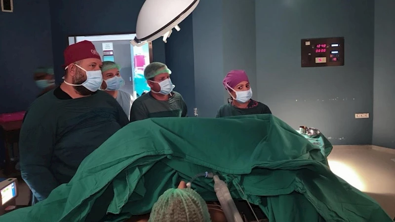 Kahta Devlet Hastanesi’nde bir ilk: Karın fıtığı ameliyatı kapalı yöntemle yapıldı 