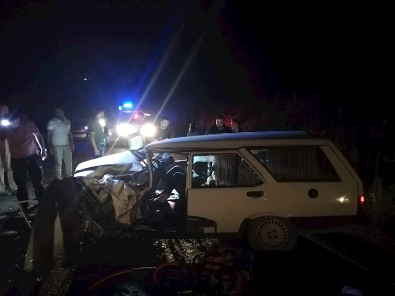 Komşu ilde hafif ticari araç ile otomobil çarpıştı: 8 yaralı