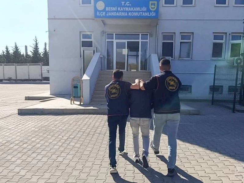 Uyuşturucu ticareti suçundan aranan 