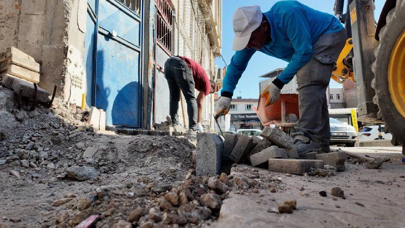Adıyaman Belediyesi, tüm ekibiyle birlikte saha çalışmalarına devam ediyor  - Videolu Haber